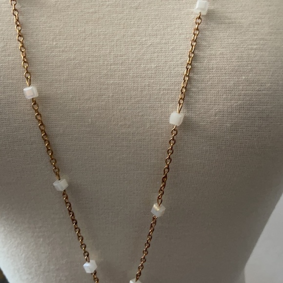 Beautiful white stone with gold tone necklace - Picture 3 of 7